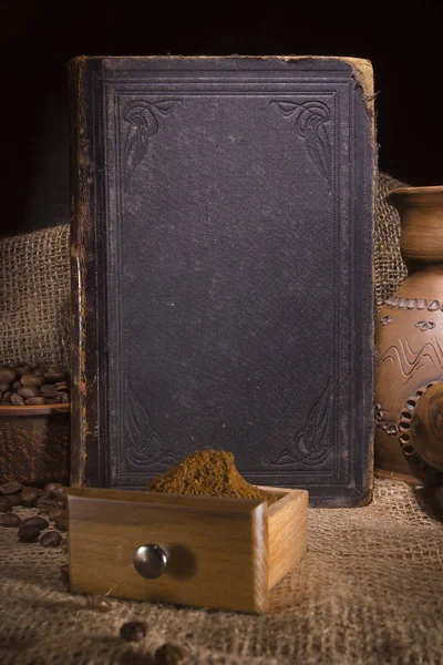 Vintage still life with an old book — Stock Photo, Image