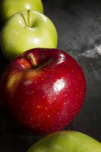 Red apple stands out — Stock Photo, Image