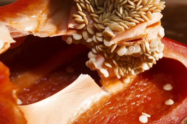 Сломанный болгарский перец — стоковое фото