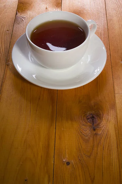 Tazza bianca con tè — Foto Stock