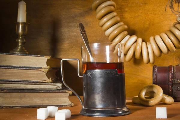 Beber té en un estilo vintage —  Fotos de Stock