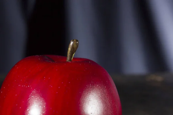 Red ripe apple — Stock Photo, Image