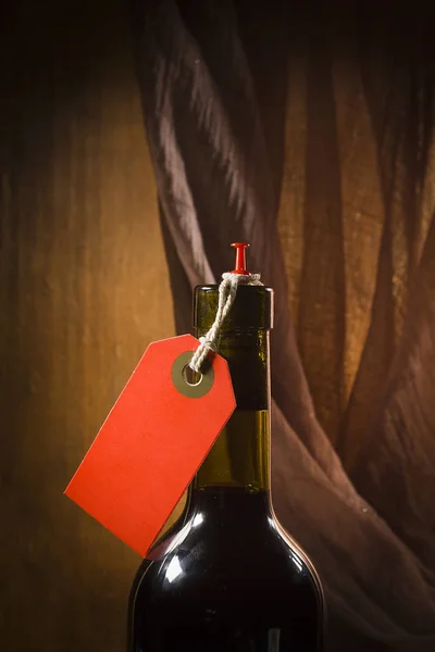 Το λαιμό του ένα μπουκάλι κρασί — Φωτογραφία Αρχείου