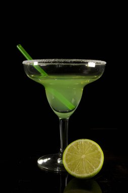 Klasik margarita kokteyl