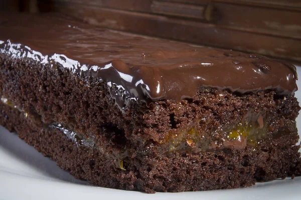 Un trozo de pastel de chocolate —  Fotos de Stock