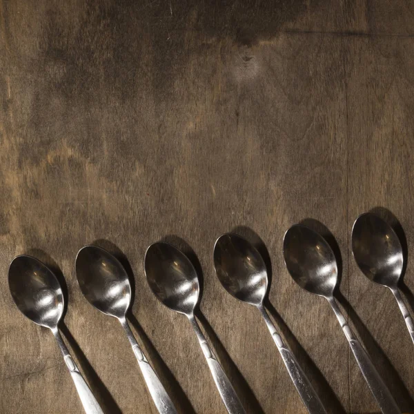 Un certo numero di cucchiai di metallo — Foto Stock