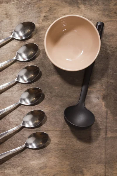 Una serie de cucharas de metal — Foto de Stock
