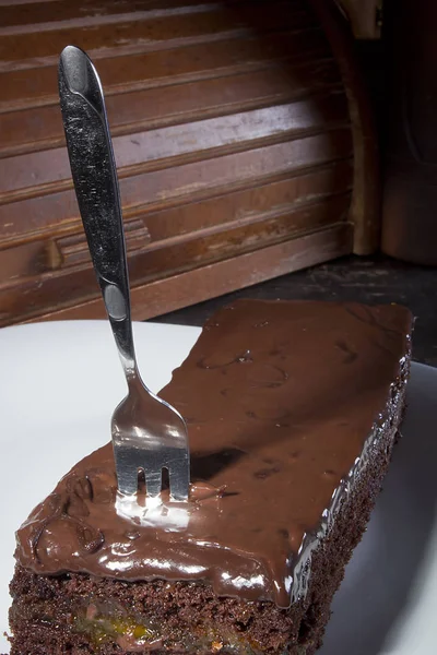 Un trozo de pastel de chocolate — Foto de Stock