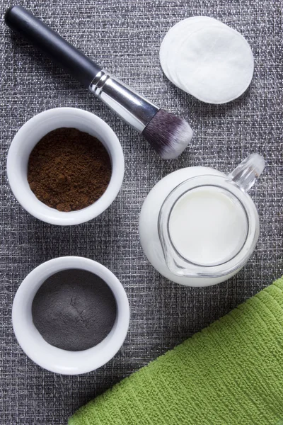 Voorbereiding van een cosmetologie masker — Stockfoto