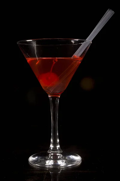 Kosmopolitischer Cocktail mit Kirsche — Stockfoto
