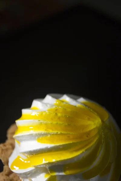 Cake basket with cream and jam — Stock Photo, Image