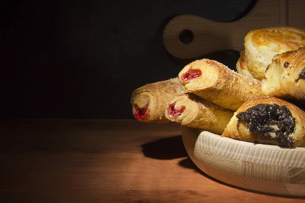 Pastelería con mermelada y semillas de amapola —  Fotos de Stock