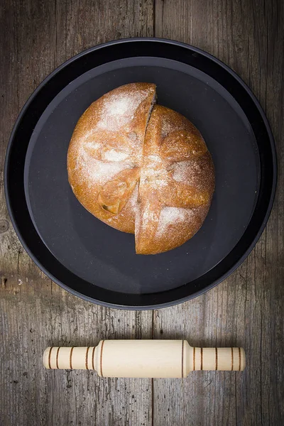 Pan cortado por la mitad —  Fotos de Stock