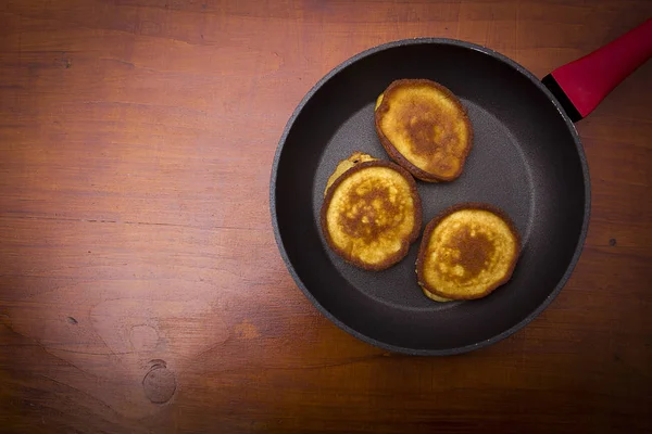 Fritters in the pan — Stock fotografie