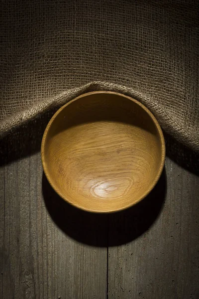 Placa de madera sobre la mesa — Foto de Stock