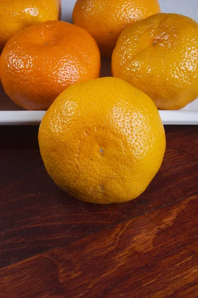 Tangerinas em uma bandeja — Fotografia de Stock