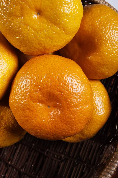 Tangerinas em uma cesta — Fotografia de Stock