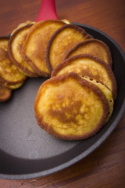 Fritters in de pan — Stockfoto