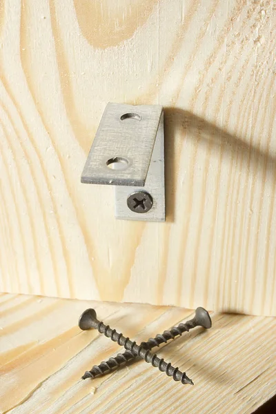 金属角，用于固定木板 — 图库照片