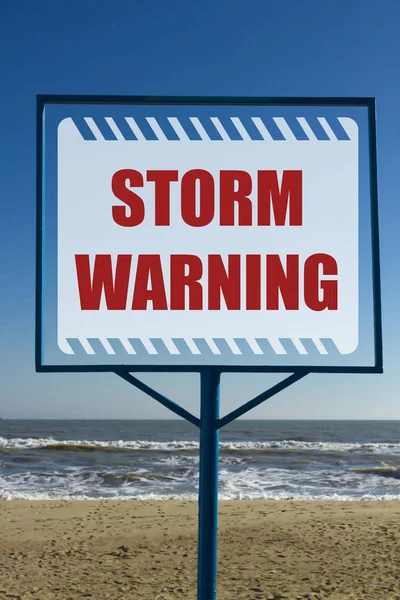 Попередження про шторм на пляжі — стокове фото