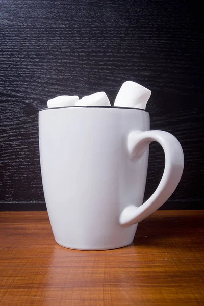 Tasse mit Kakao und Marshmallows — Stockfoto