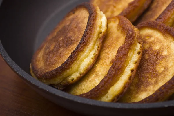 Buñuelos en la sartén — Foto de Stock