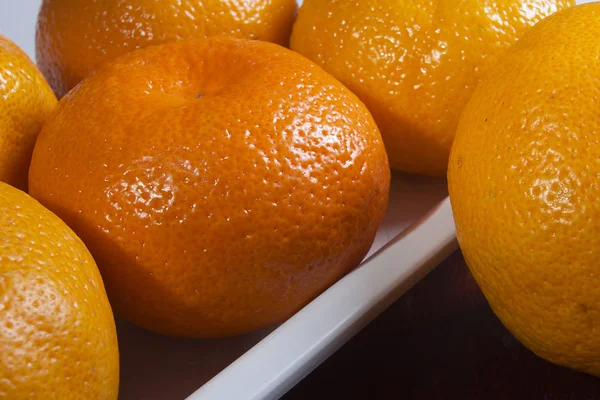 Tangerinas em uma bandeja — Fotografia de Stock