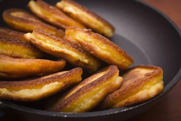 Fritters in de pan — Stockfoto