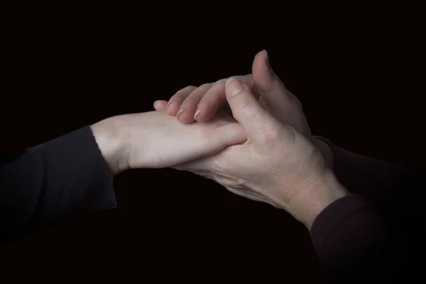 Mãos nas mãos de perto — Fotografia de Stock