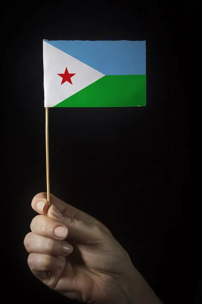Hand mit der Flagge von Dschibuti — Stockfoto
