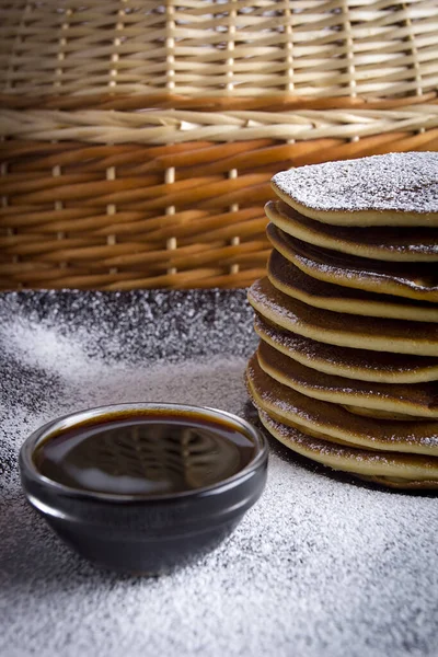 Pila de panqueques en un plato — Foto de Stock