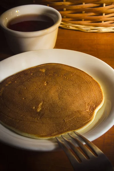 Pannenkoek op een plaat — Stockfoto