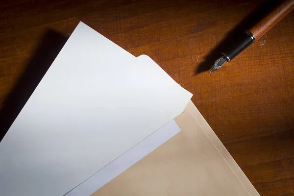 Fountain Pen Envelope Desktop — Stock Photo, Image