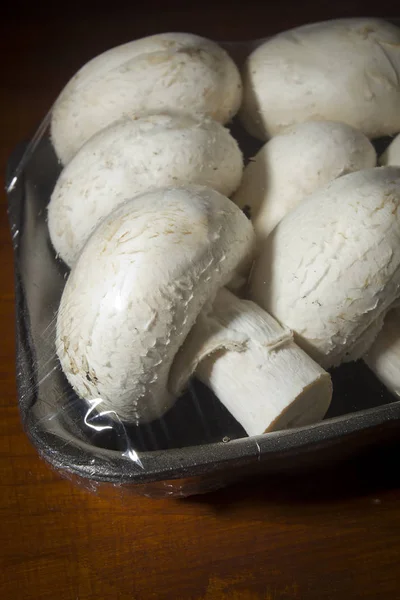 Fresh Champignon Mushrooms Black Tray — ストック写真