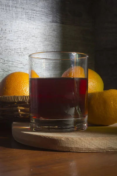 Wein Mandarinen Und Orangen Auf Einem Holztisch — Stockfoto