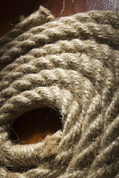 Скрученная Морская Верёвка Деревянном Столе — стоковое фото