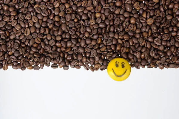 Koffiebonen Een Witte Tafel Als Achtergrond — Stockfoto