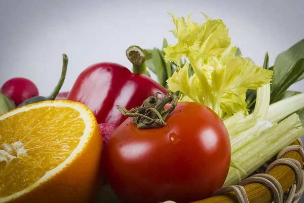 Uppsättning Grönsaker Och Frukter Korg — Stockfoto