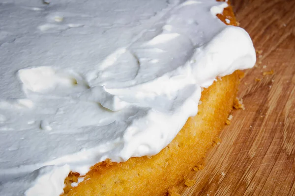 用鲜奶油自制蛋糕的烹调工艺 — 图库照片