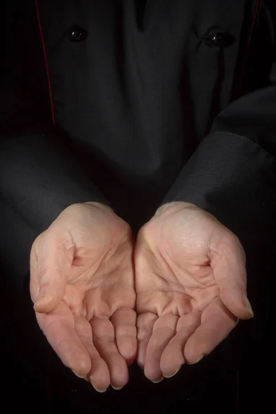 Жіночі Порожні Збиті Руки Чорному Тлі — стокове фото
