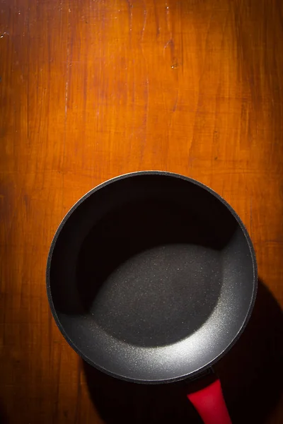 Empty Pan Brown Wooden Table — Stock Photo, Image