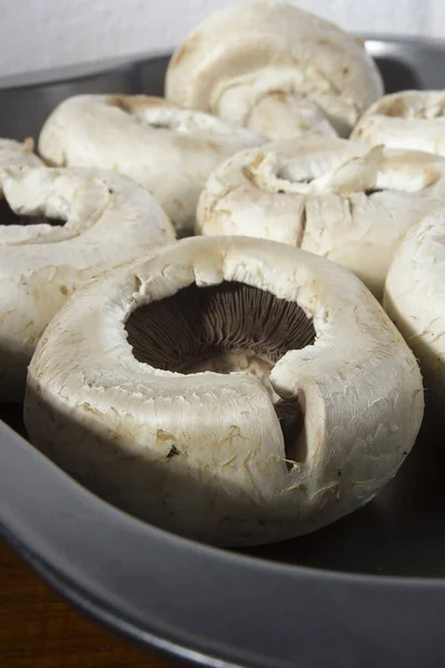 Champignon Pilzköpfe Zum Füllen Auf Einem Backblech Zubereitet — Stockfoto