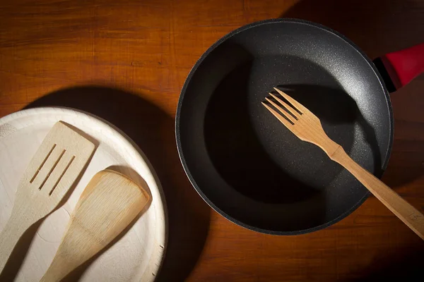 Padella Vuota Utensili Legno Sul Tavolo Pranzo — Foto Stock