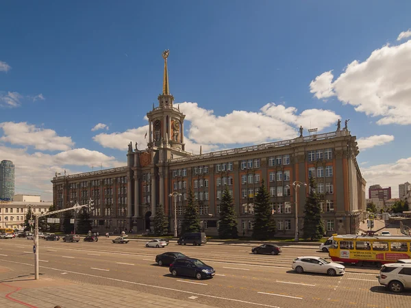 Het gebouw van het stadsbestuur. Stad Jekaterinenburg, Sver — Stockfoto