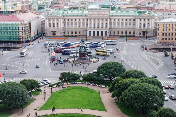 Вид с воздуха на Исаакиевскую площадь и Мариинский дворец в Санкт-Петербурге — стоковое фото