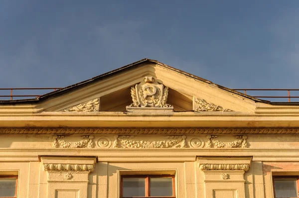 Eski bina Gable üzerinde Sovyet sembolleri — Stok fotoğraf