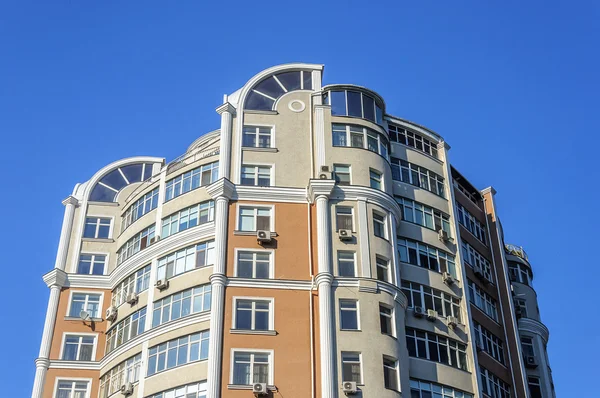 Edifício residencial moderno — Fotografia de Stock