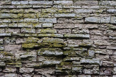Terk edilmiş duvar taşlarının