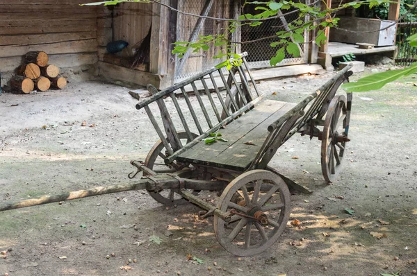 Chariot de vieux paysans — Photo