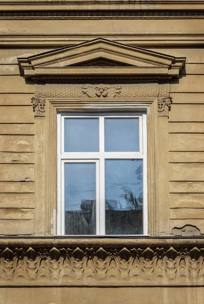 Venster van oude gebouw — Stockfoto